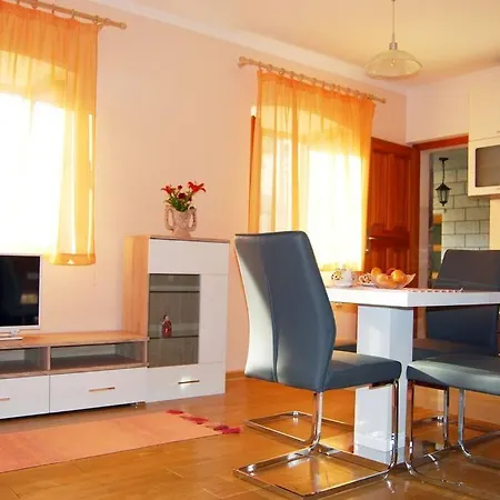 Lovely One Bedroom Flat In *