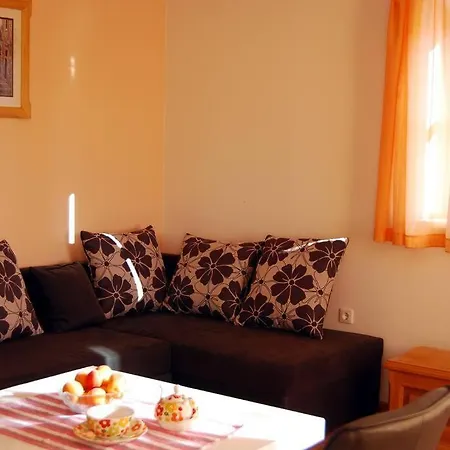 Lovely One Bedroom Flat In Zrnovo
